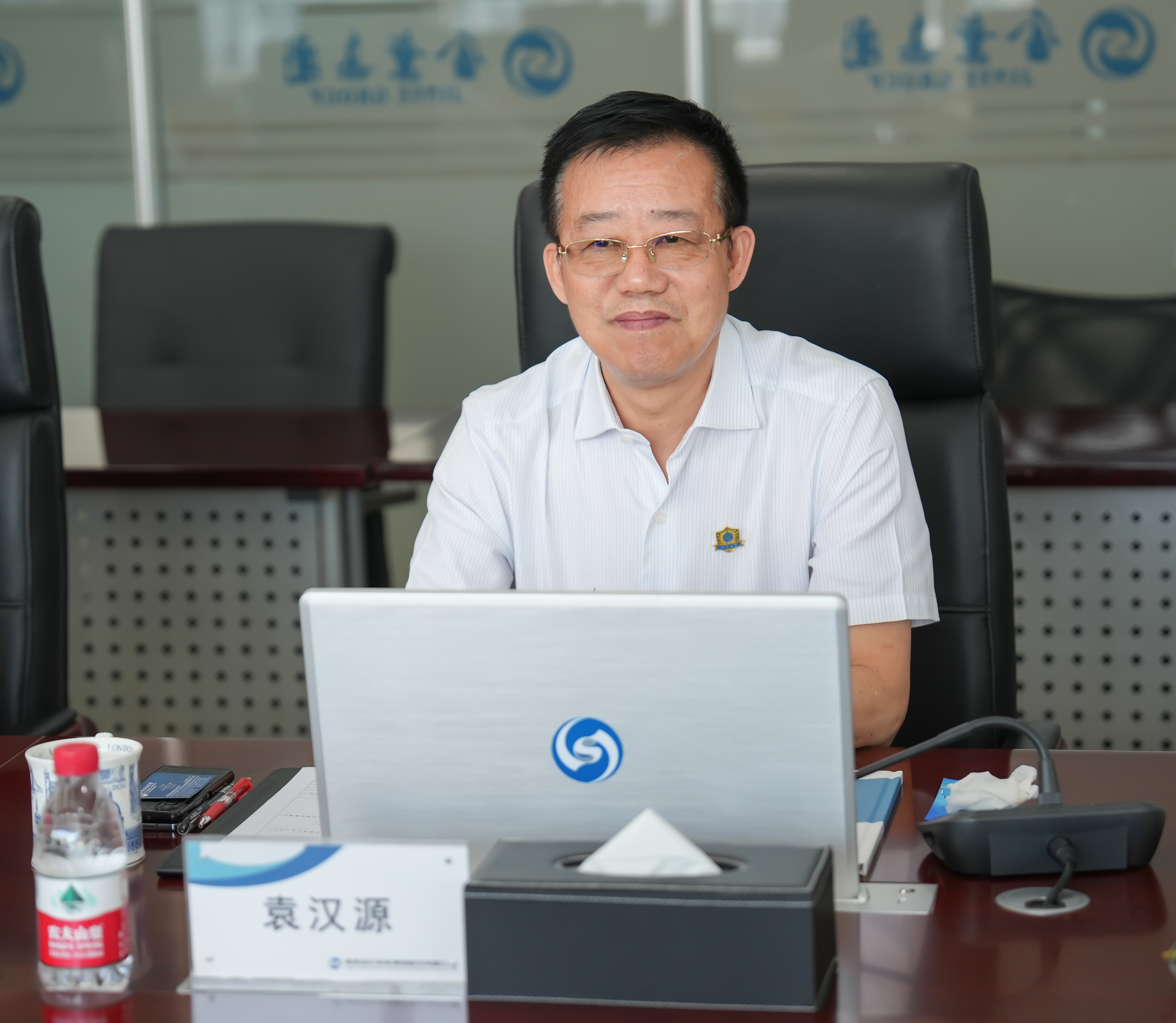 “凯发k8一触即发灿灿 一路向阳”——当阳市委常委、副市长丁双全一行莅临集团公司考察交流