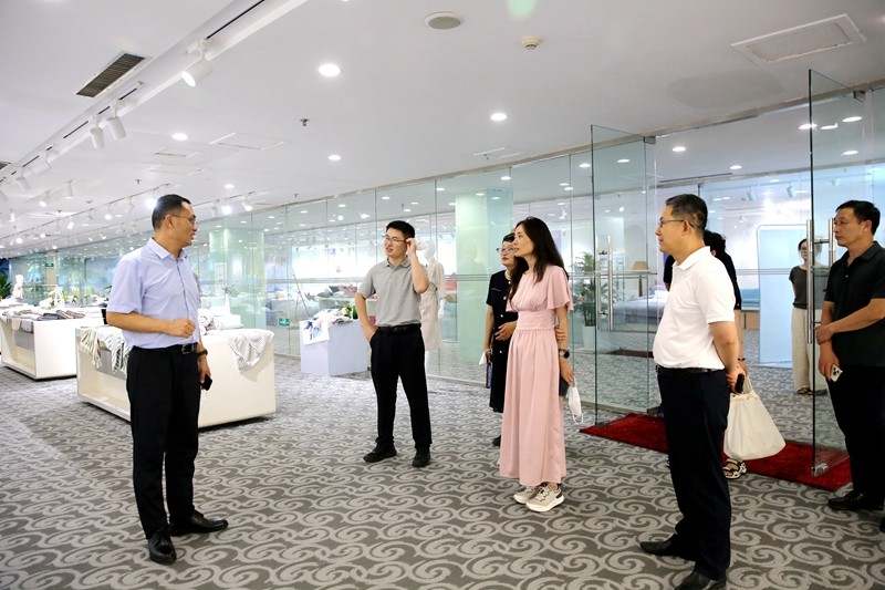 国家发改委经贸司商品平衡二处处长徐婷婷一行考察凯发k8一触即发